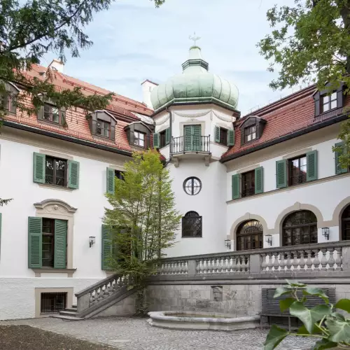 Pracht & Prominenz: Villen in Bogenhausen - Treffpunkt Kulturführung München
