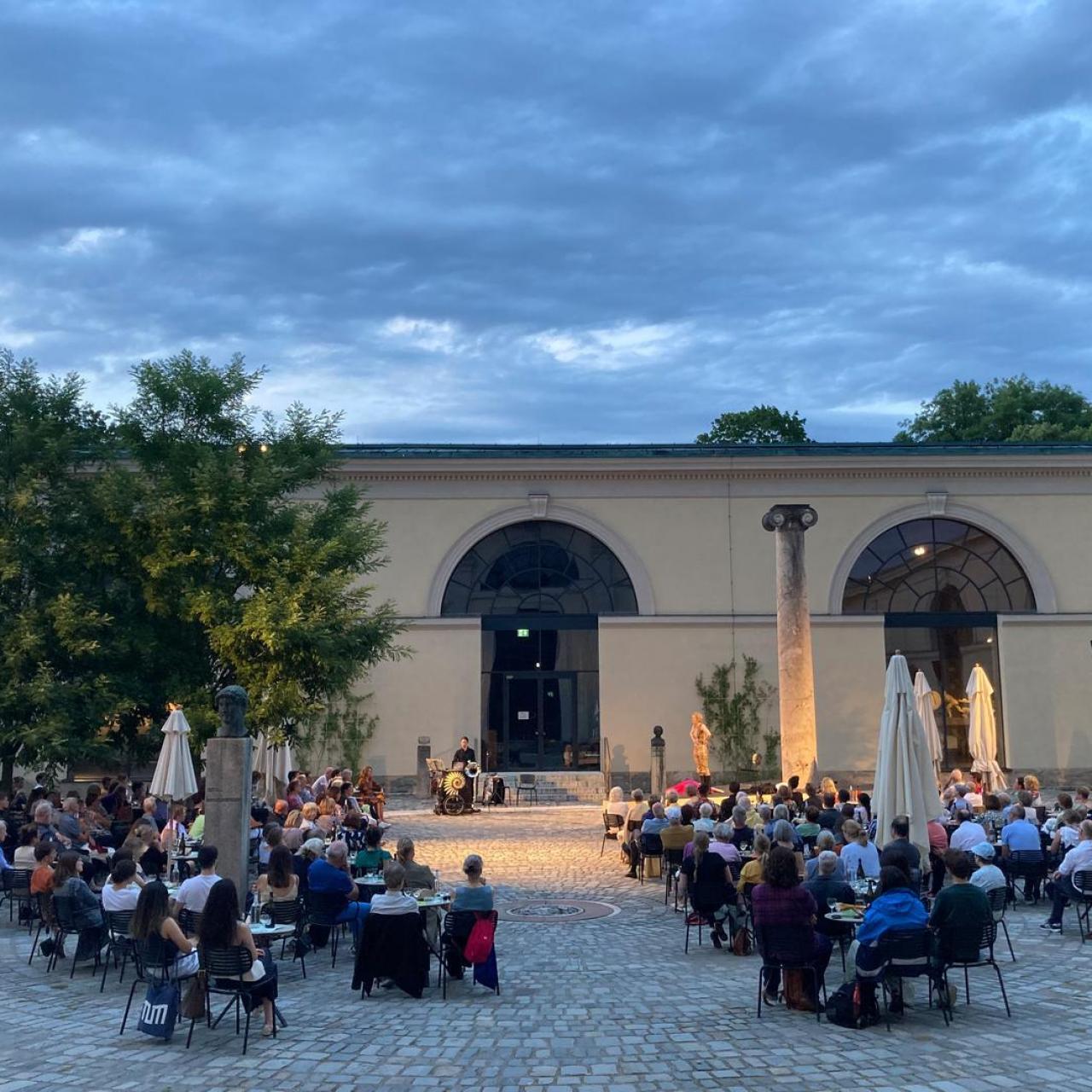 Innenhof Glyptothek M&uuml;nchen, Theaterspiele Glyptothek