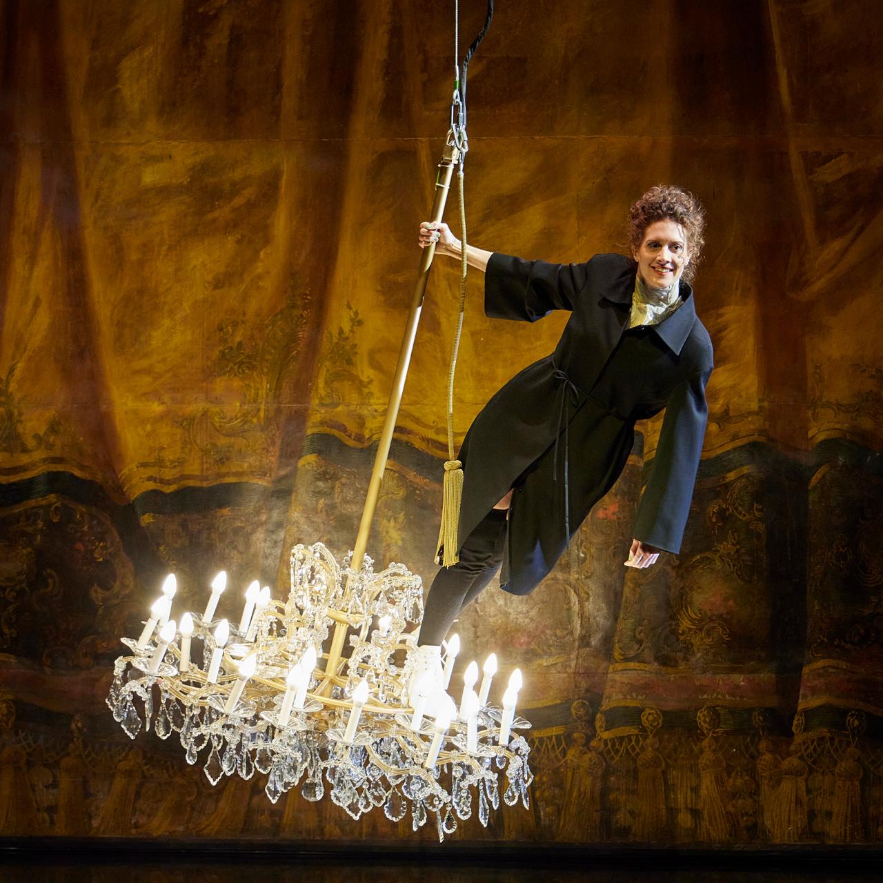 Julia Riedler spielt Fr&auml;ulein Else frei nach Arthur Schnitzler in den M&uuml;nchner Kammerspielen.