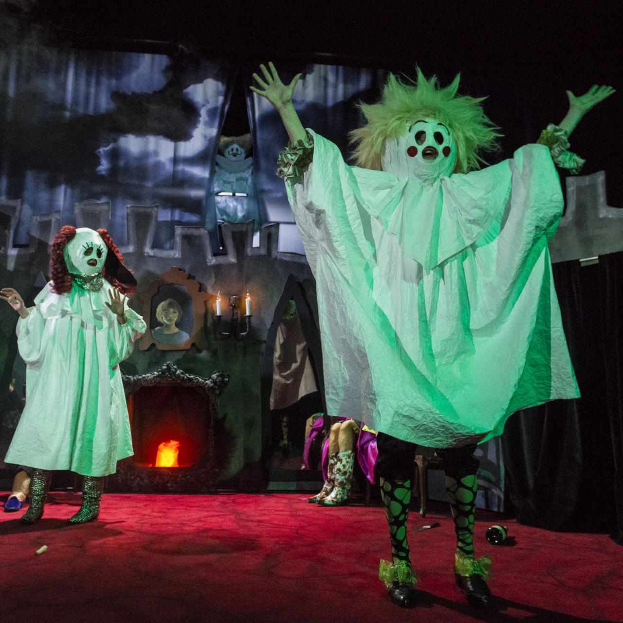 I wanna contact the living - Das Gespenstische von Canterville, M&uuml;nchner Volkstheater