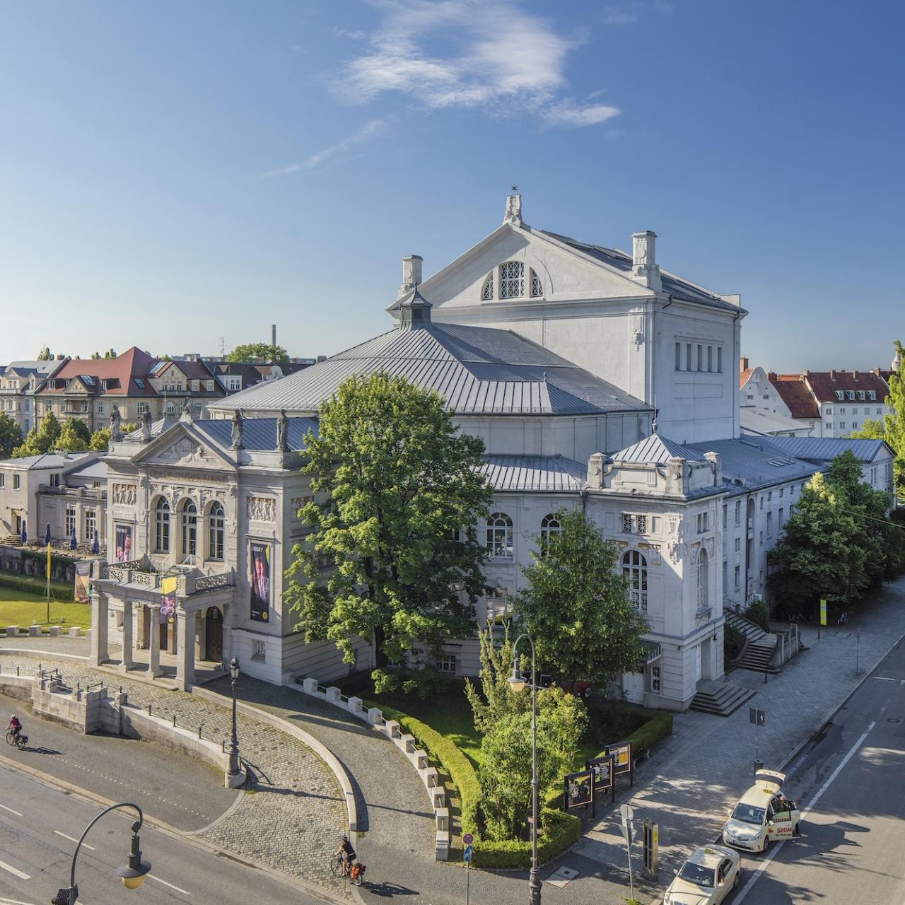 Die M&uuml;nchner Opernfestspiele 2026 er&ouml;ffnet Jeff Koons mit einer Festrede im Prinzregententheater.